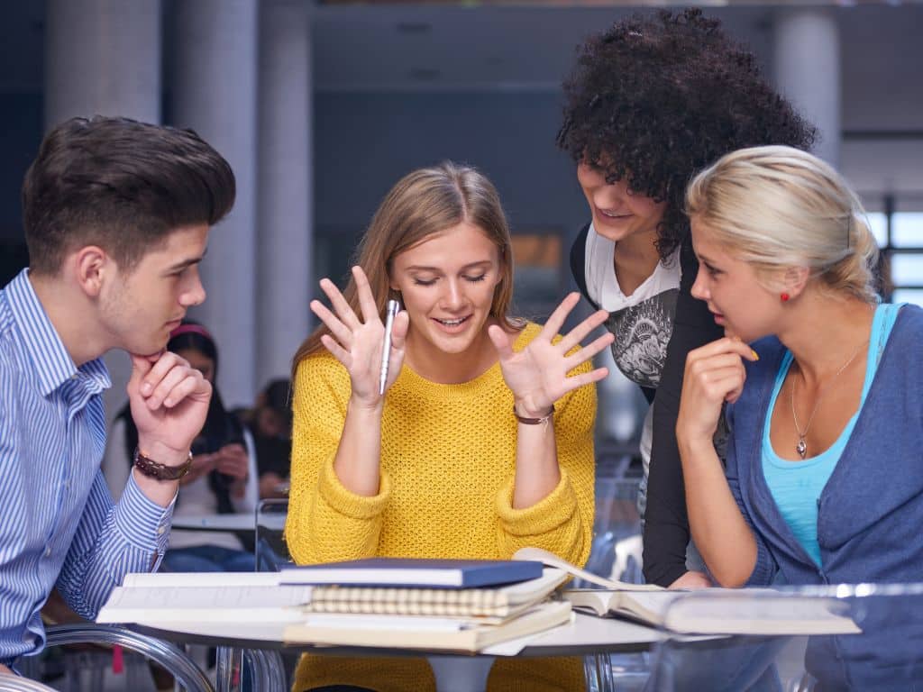 conectores para tesis